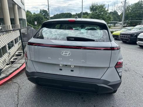 Certified 2025 Hyundai Kona SE FWD image 6