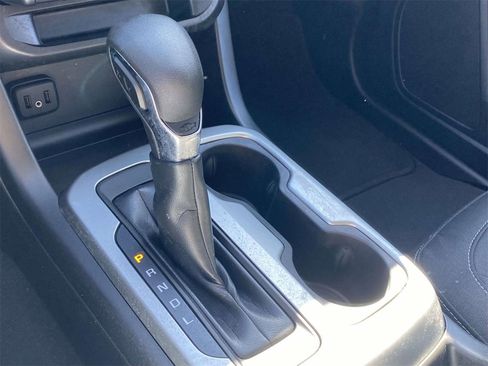 Used 2022 Chevrolet Colorado LT w/ Chrome Appearance Package image 28