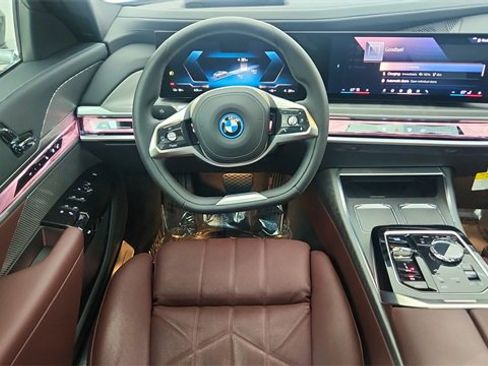Used 2025 BMW i7 eDrive50 image 39