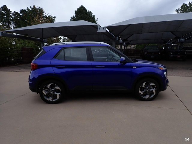 Used 2025 Hyundai Venue Limited FWD image 5