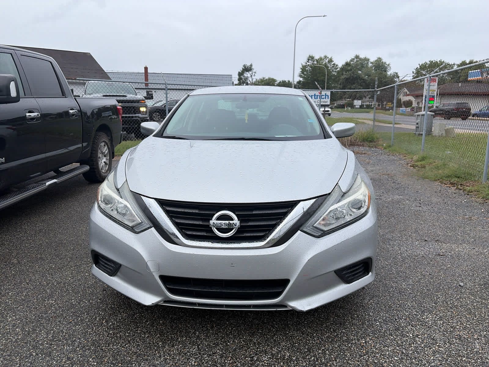 Used 2017 Nissan Altima 2.5 S w/ Power Driver Seat Package FWD image 2
