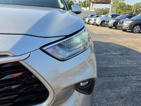 Used 2020 Toyota Highlander XLE FWD image 14