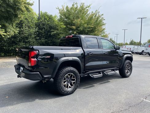 Used 2025 Chevrolet Colorado ZR2 w/ Technology Package AWD/4WD image 9