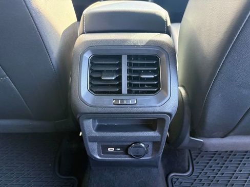 Used 2022 Volkswagen Tiguan SE R-Line image 31