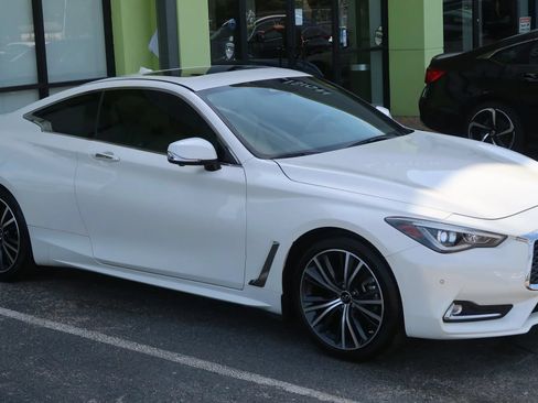 Used 2022 INFINITI Q60 3.0t Luxe w/ Essential Package RWD image 4