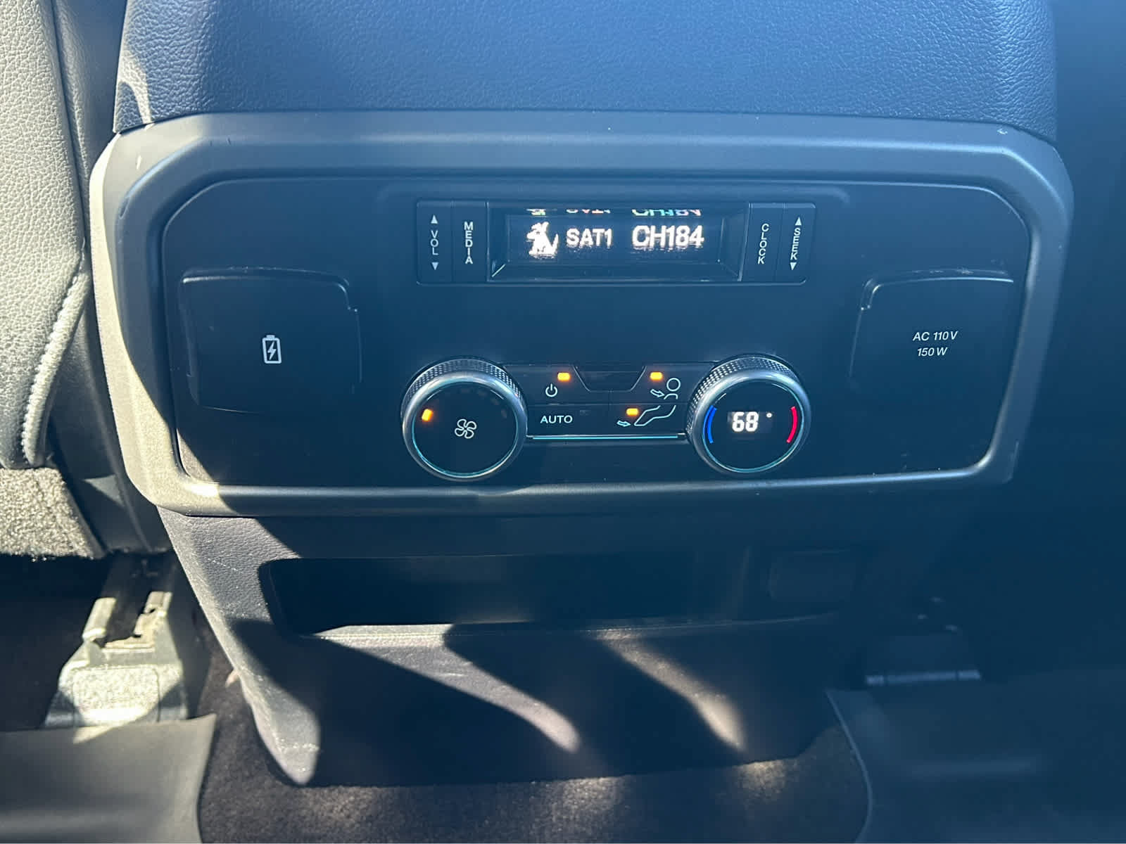Used 2019 Ford Expedition XLT w/ Equipment Group 202A AWD/4WD image 14
