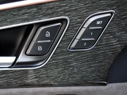 Used 2019 Audi Q8 Prestige w/ Luxury Package image 43