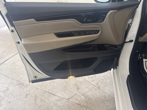 Used 2023 Honda Odyssey Elite image 32