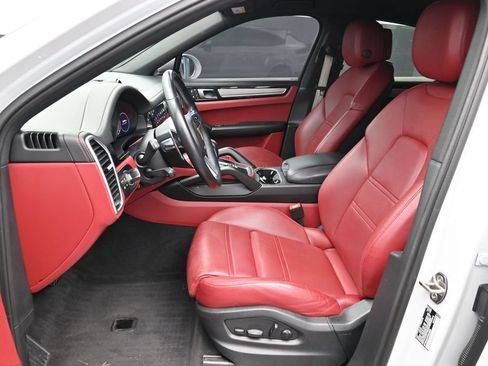 Certified 2023 Porsche Cayenne Platinum Edition AWD/4WD image 5