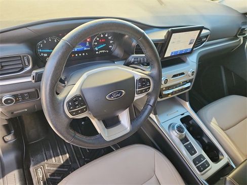 Used 2021 Ford Explorer XLT w/ Equipment Group 202A image 10