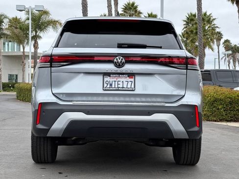 Used 2025 Volkswagen Tiguan SE FWD image 5