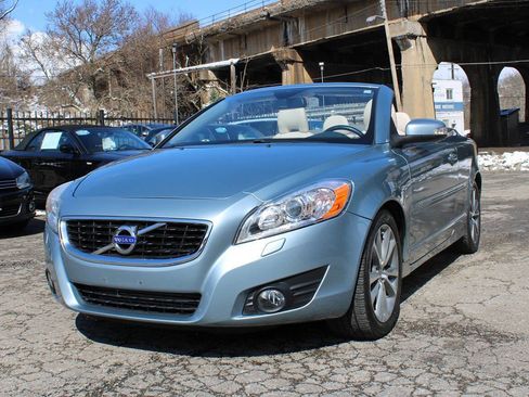 Used 2012 Volvo C70 T5 image 3