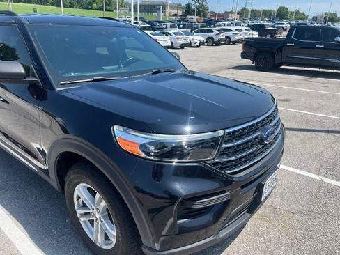 Used 2020 Ford Explorer XLT AWD/4WD image 4