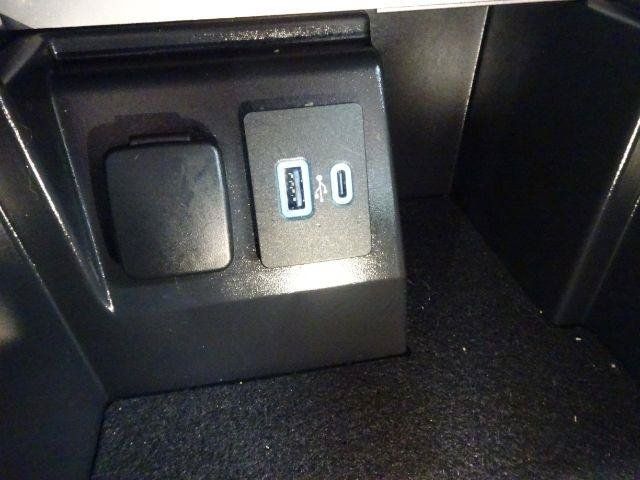 Used 2021 Ford Explorer XLT RWD image 32