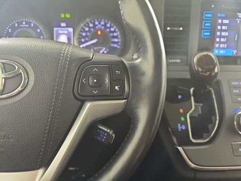 Used 2017 Toyota Sienna Limited Premium w/ Protection Package image 22