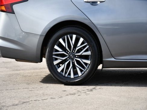 Used 2024 Nissan Altima 2.5 SV image 10