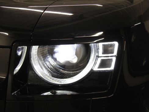 Certified 2024 Land Rover Defender 130 V8 image 11