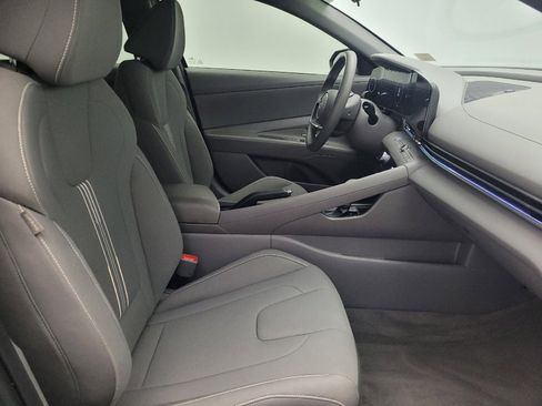 Used 2024 Hyundai Elantra SEL image 21
