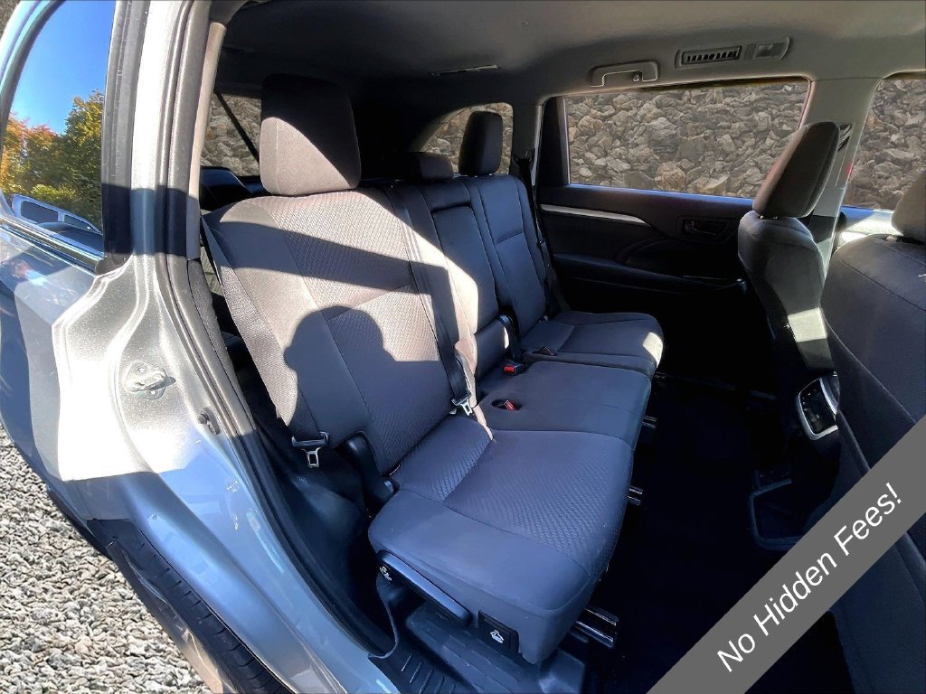 Used 2019 Toyota Highlander LE AWD/4WD image 19