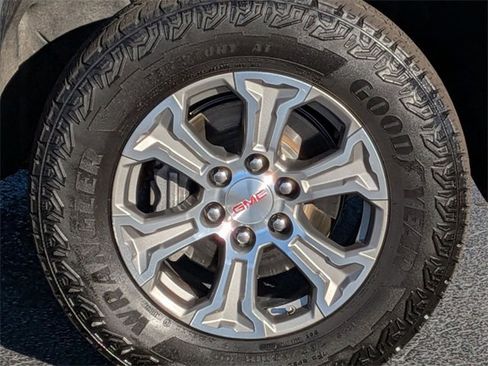 Used 2022 GMC Sierra 1500 SLE image 9