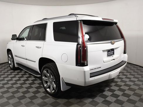 Used 2017 Cadillac Escalade Luxury AWD/4WD image 4