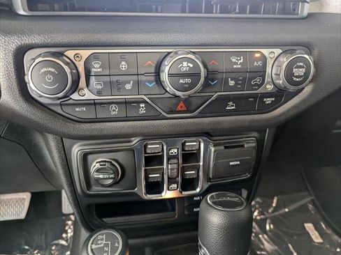 New 2025 Jeep Gladiator Sport image 38