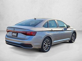 Used 2025 Volkswagen Jetta SE FWD video 2