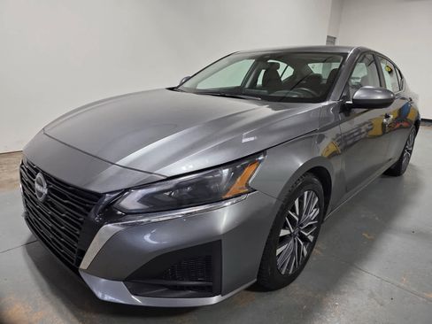 Used 2023 Nissan Altima 2.5 SV FWD image 1