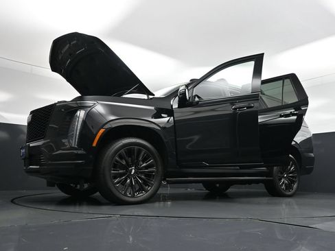 Used 2025 Cadillac Escalade Sport w/ LPO, ONYX Package AWD/4WD image 33