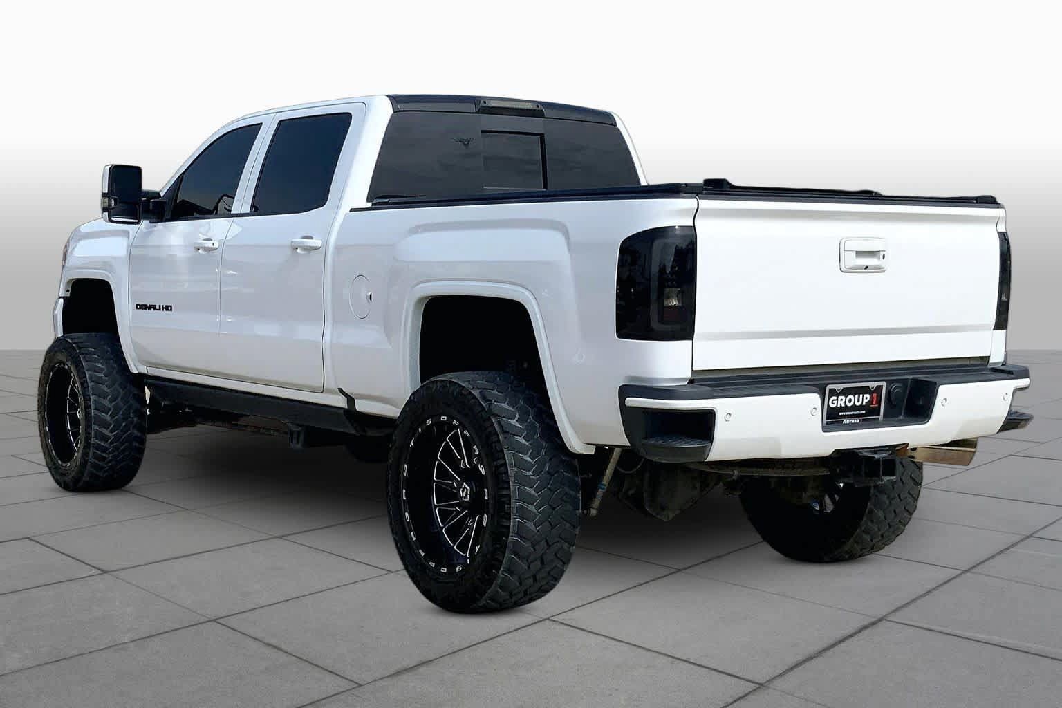 Used 2016 GMC Sierra 2500 Denali w/ Duramax Plus Package AWD/4WD image 11