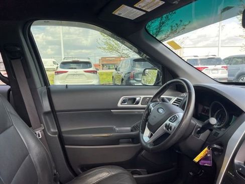 Used 2014 Ford Explorer XLT w/ Equipment Group 202A image 37