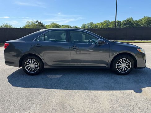 Used 2014 Toyota Camry FWD image 6