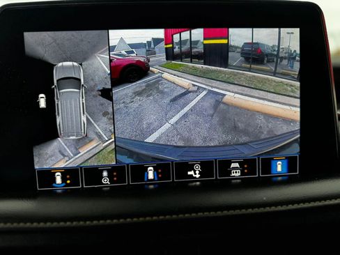 Used 2021 GMC Yukon SLT w/ SLT Luxury Plus Package image 24