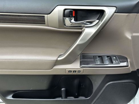 Used 2020 Lexus GX 460 Premium image 18