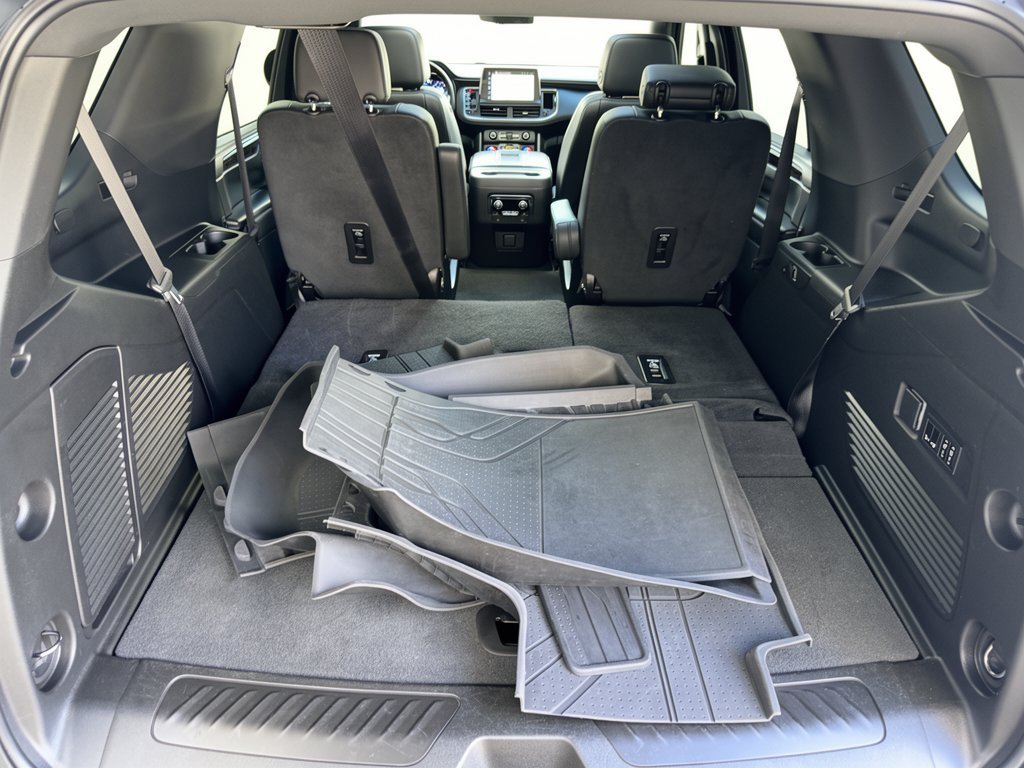 Used 2023 Chevrolet Tahoe LT w/ Luxury Package RWD image 28