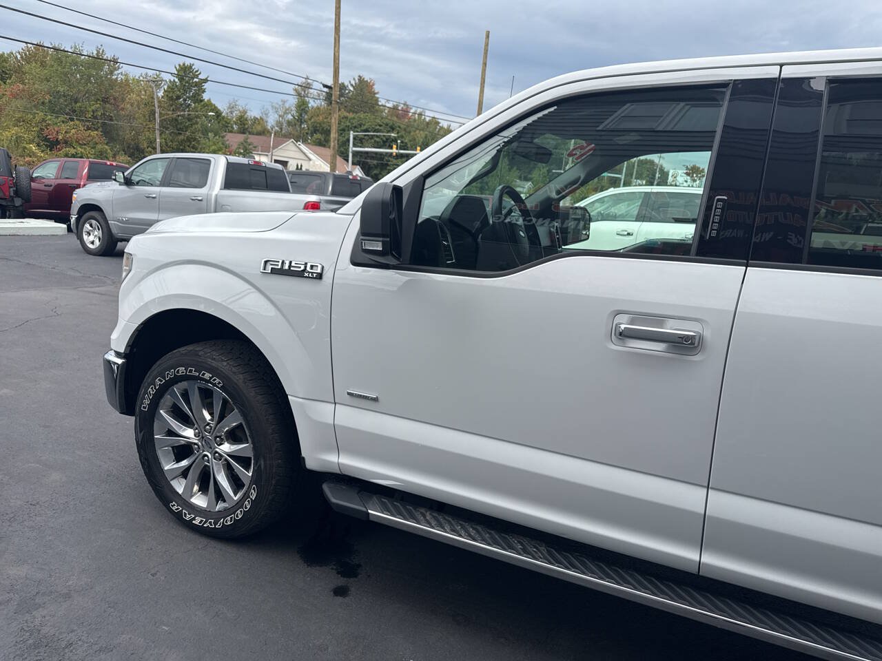 Used 2015 Ford F150 XLT w/ Equipment Group 301A Mid AWD/4WD image 4