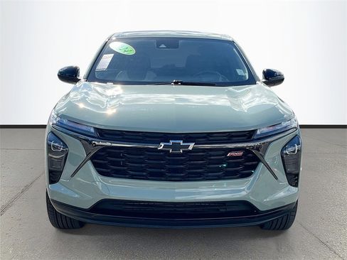 Used 2024 Chevrolet Trax RS w/ Driver Confidence Package image 2