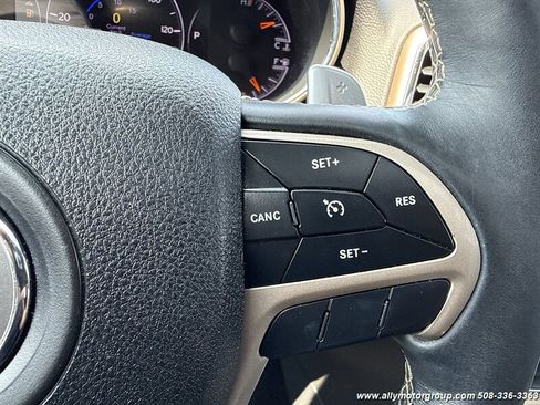 Used 2017 Jeep Grand Cherokee Limited AWD/4WD image 24