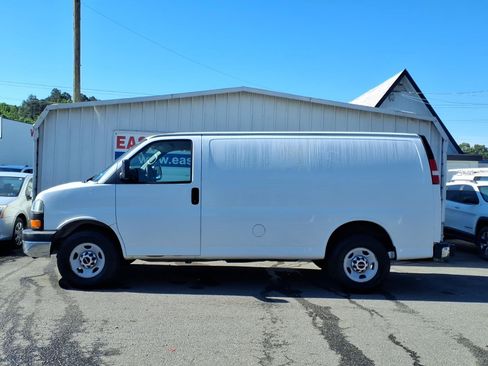 Used 2015 GMC Savana 2500 RWD image 2