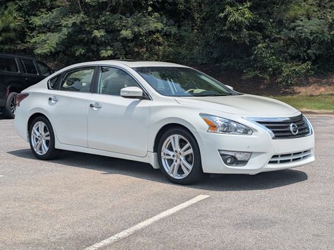 Used 2015 Nissan Altima 3.5 SL FWD image 11