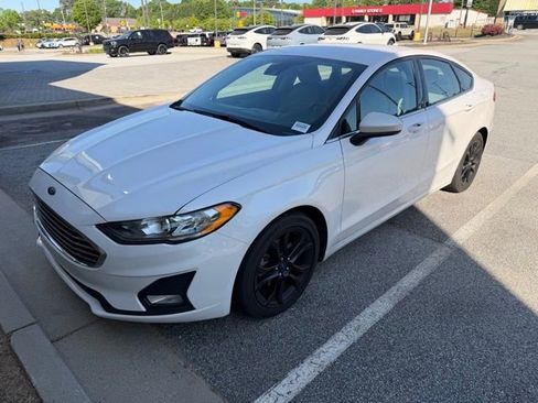 Used 2019 Ford Fusion SE w/ Equipment Group 151A image 2