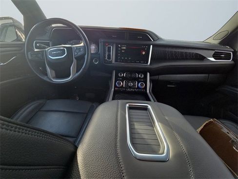 Used 2024 GMC Yukon XL Denali w/ Advanced Technology Package image 10
