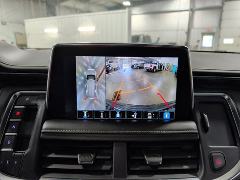Used 2023 GMC Yukon SLT w/ SLT Premium Package AWD/4WD image 14
