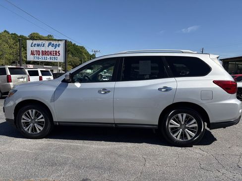 Used 2020 Nissan Pathfinder SV image 2