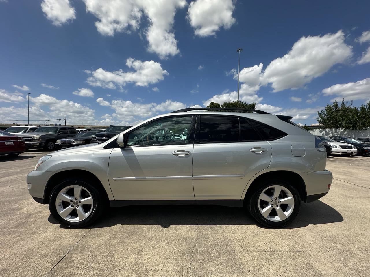 Used 2005 Lexus RX 330 w/ Premium Pkg FWD image 2