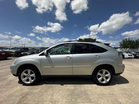 Used 2005 Lexus RX 330 w/ Premium Pkg FWD image 2