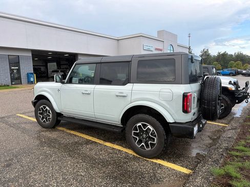 Used 2024 Ford Bronco Outer Banks AWD/4WD image 3