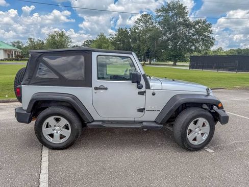 Used 2008 Jeep Wrangler Sahara w/ PWR Convenience Group AWD/4WD image 3
