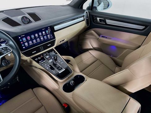 Used 2022 Porsche Cayenne Platinum Edition AWD/4WD image 24