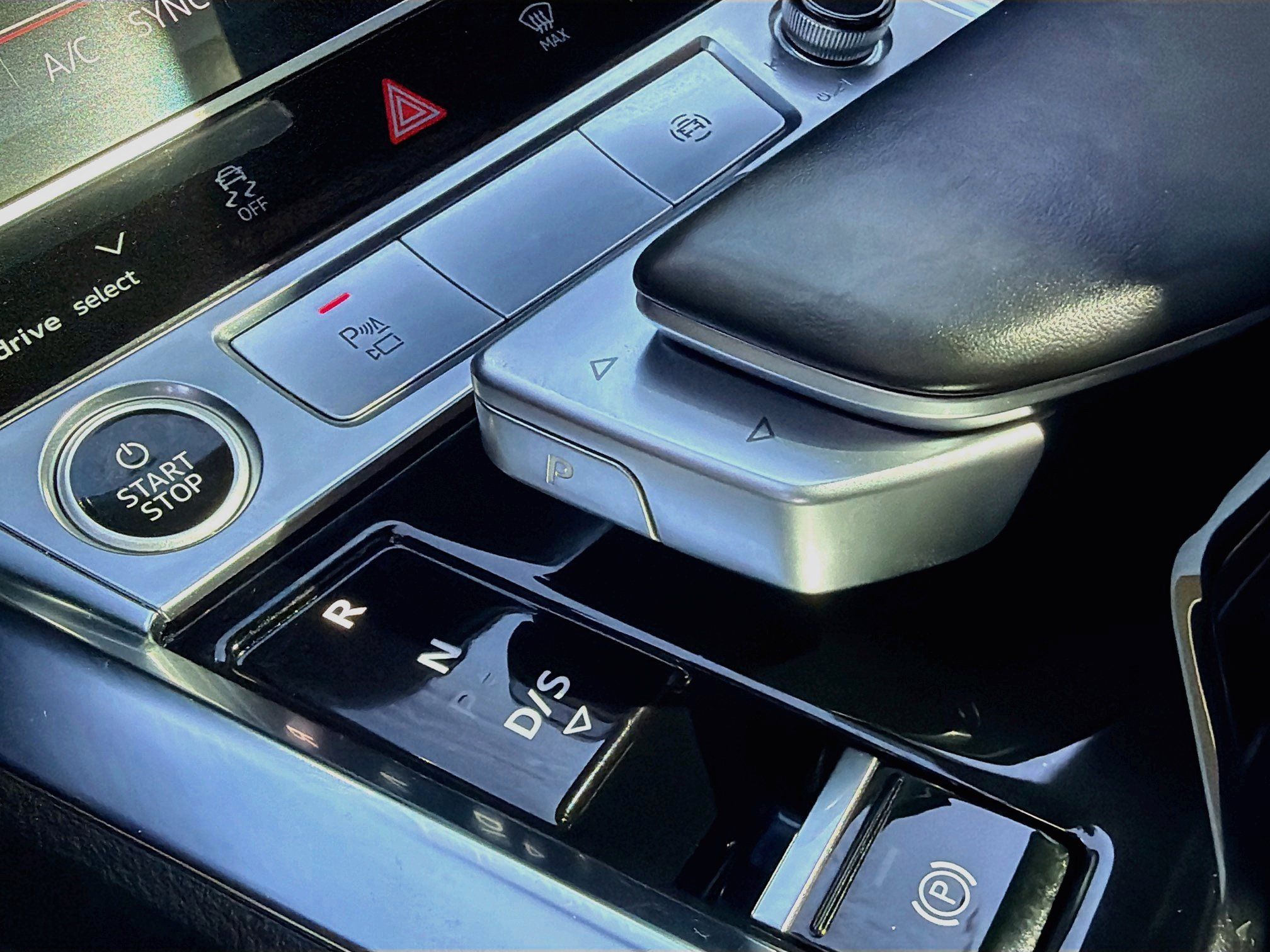 Used 2022 Audi e-tron Premium Plus AWD/4WD image 25